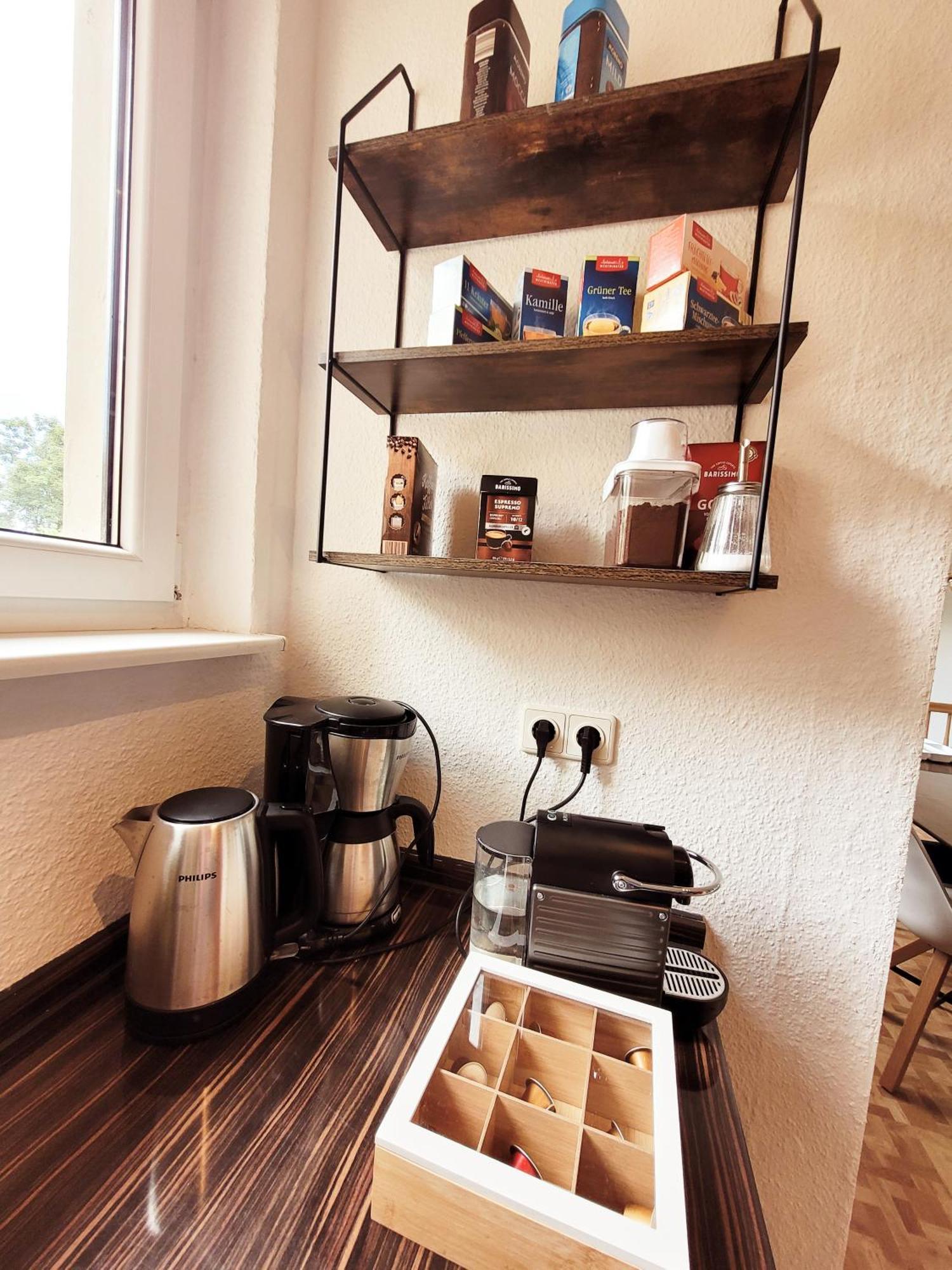 Duplex Apartment Ullstein- 4 Bedrooms, 2 Bathrooms, Living Room, 2 Parking Spaces, Boxspringbeds, Family & Business Apartment! Berlijn Buitenkant foto