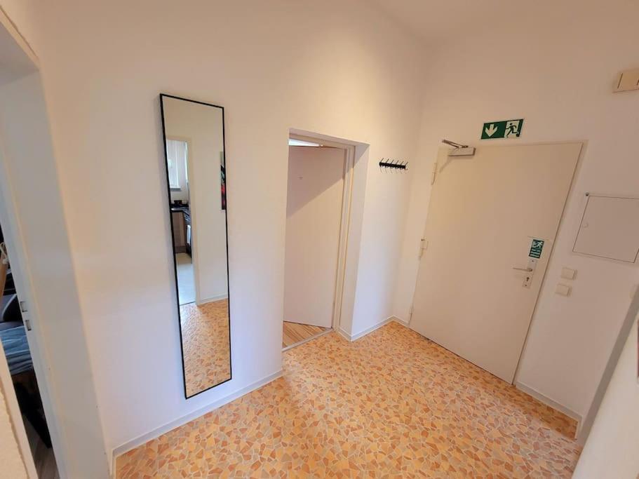 Duplex Apartment Ullstein- 4 Bedrooms, 2 Bathrooms, Living Room, 2 Parking Spaces, Boxspringbeds, Family & Business Apartment! Berlijn Buitenkant foto