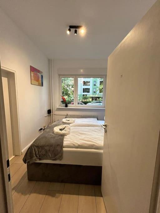Duplex Apartment Ullstein- 4 Bedrooms, 2 Bathrooms, Living Room, 2 Parking Spaces, Boxspringbeds, Family & Business Apartment! Berlijn Buitenkant foto