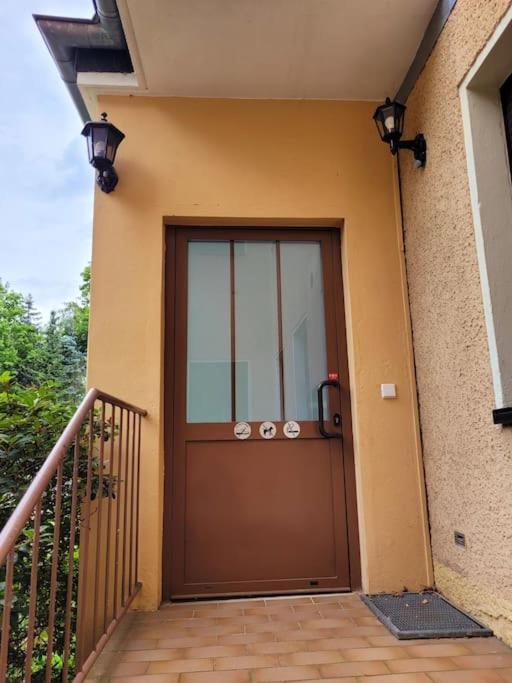 Duplex Apartment Ullstein- 4 Bedrooms, 2 Bathrooms, Living Room, 2 Parking Spaces, Boxspringbeds, Family & Business Apartment! Berlijn Buitenkant foto