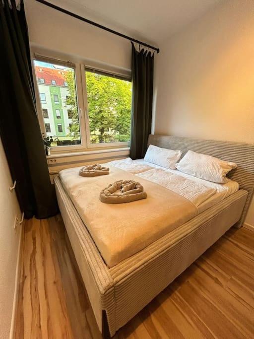 Duplex Apartment Ullstein- 4 Bedrooms, 2 Bathrooms, Living Room, 2 Parking Spaces, Boxspringbeds, Family & Business Apartment! Berlijn Buitenkant foto