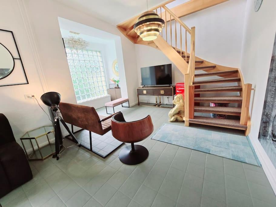 Duplex Apartment Ullstein- 4 Bedrooms, 2 Bathrooms, Living Room, 2 Parking Spaces, Boxspringbeds, Family & Business Apartment! Berlijn Buitenkant foto
