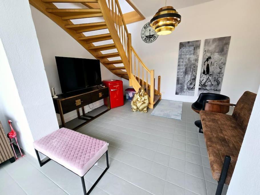 Duplex Apartment Ullstein- 4 Bedrooms, 2 Bathrooms, Living Room, 2 Parking Spaces, Boxspringbeds, Family & Business Apartment! Berlijn Buitenkant foto